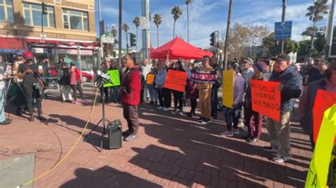 Mission District street vendors rally against ban